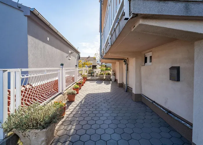 S&g Leko-3 By Interhome